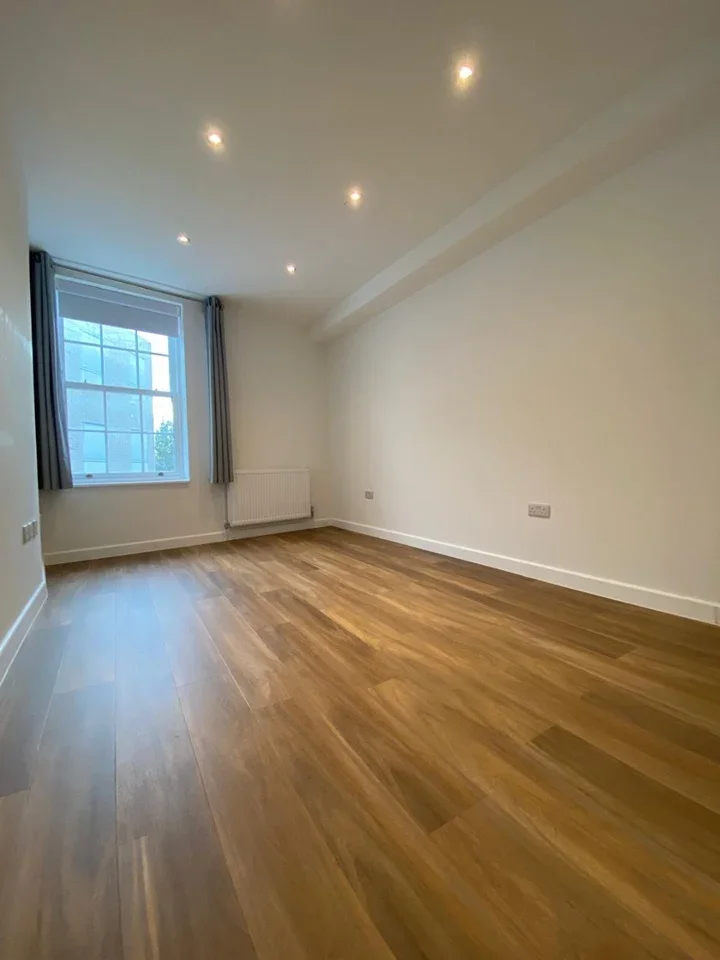 Flat Rye Lane in Greater London