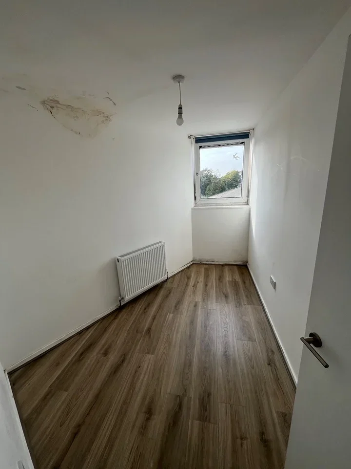 Flat Buttsbury Road in Greater London