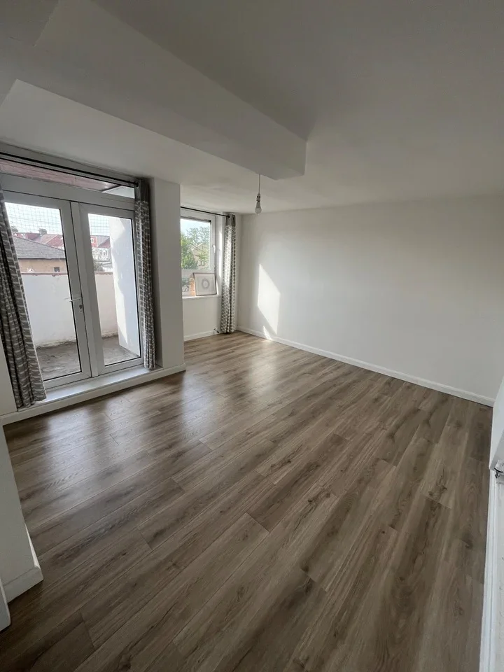 Flat Buttsbury Road in Greater London