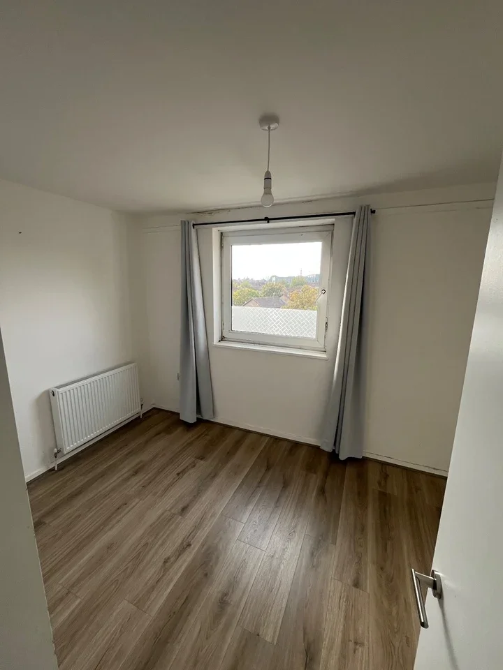 Flat Buttsbury Road in Greater London