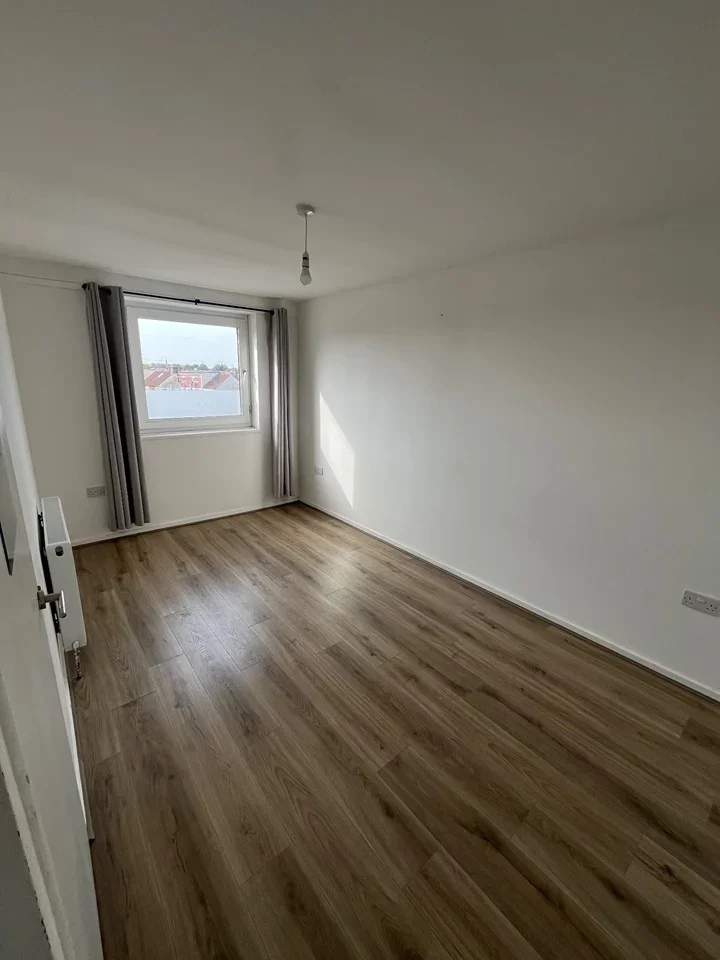 Flat Buttsbury Road in Greater London