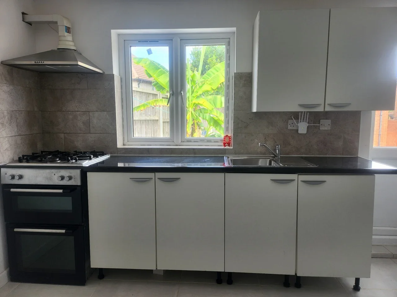 Flat Laburnum Avenue in Dartford