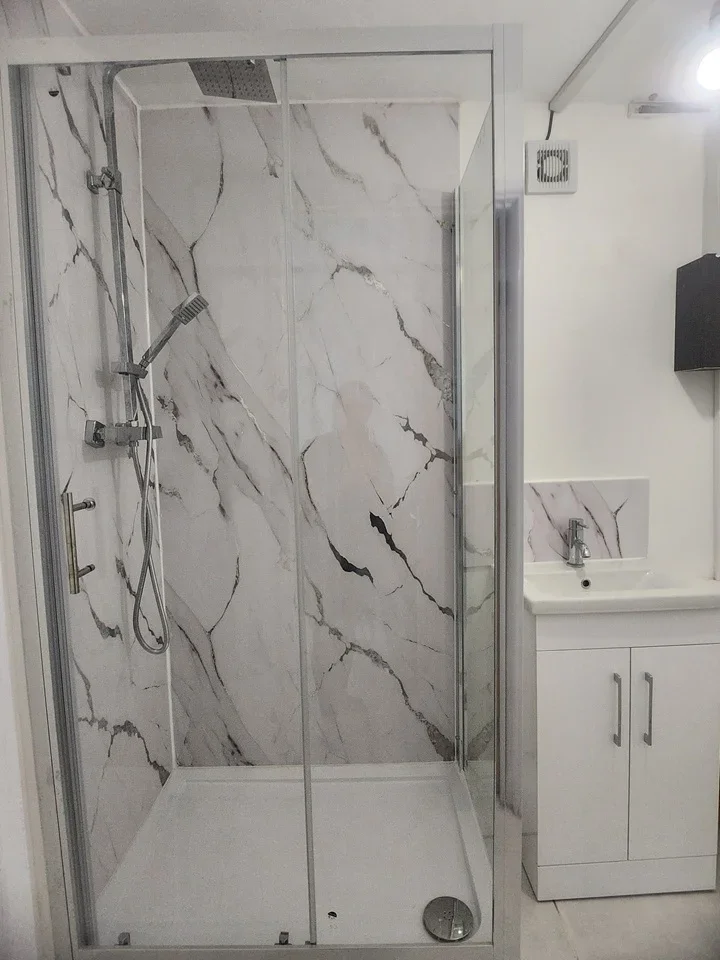 Flat Laburnum Avenue in Dartford