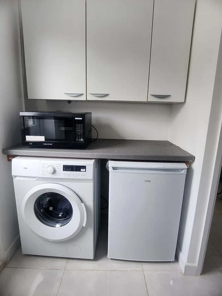Flat Laburnum Avenue in Dartford