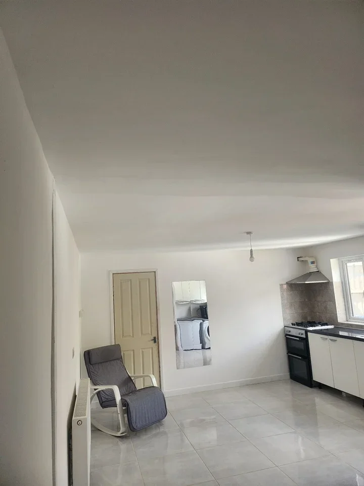 Flat Laburnum Avenue in Dartford