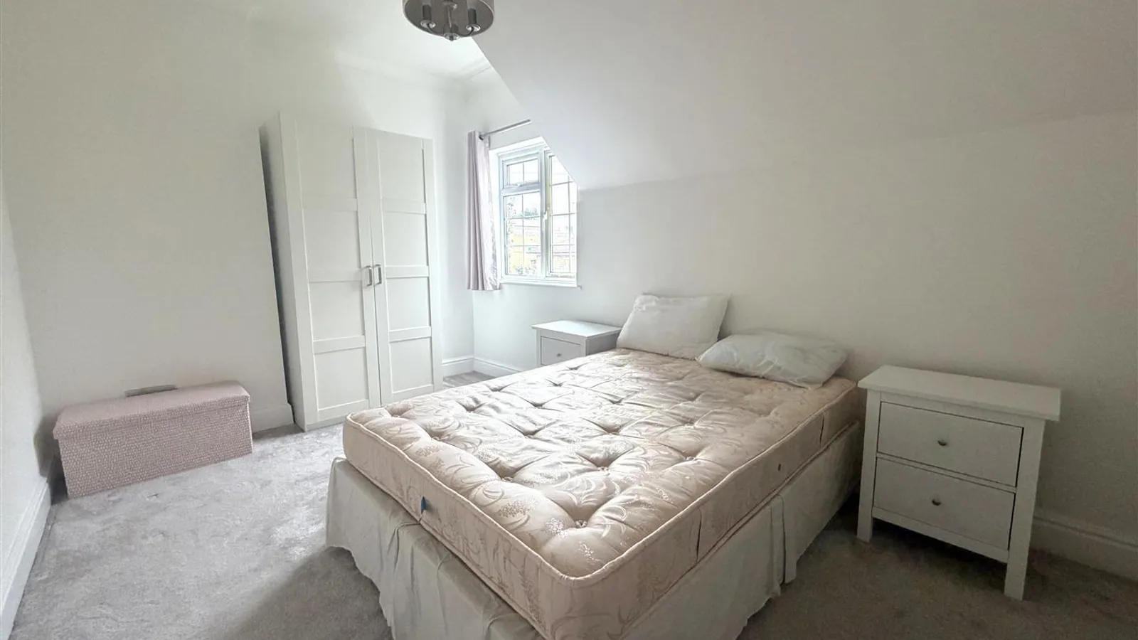 House Hayes End Close in Greater London