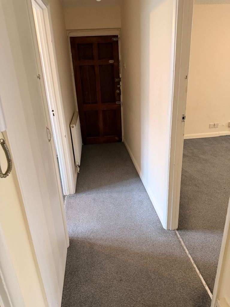 Flat Spencer Road in Greater London