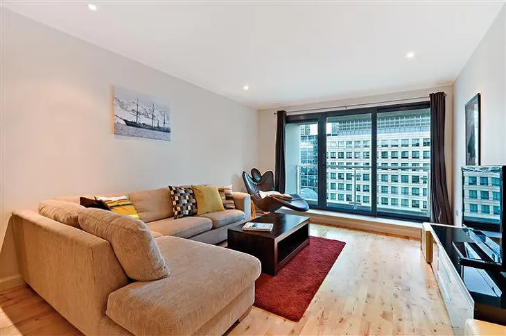 Flat South Quay Square in Greater London