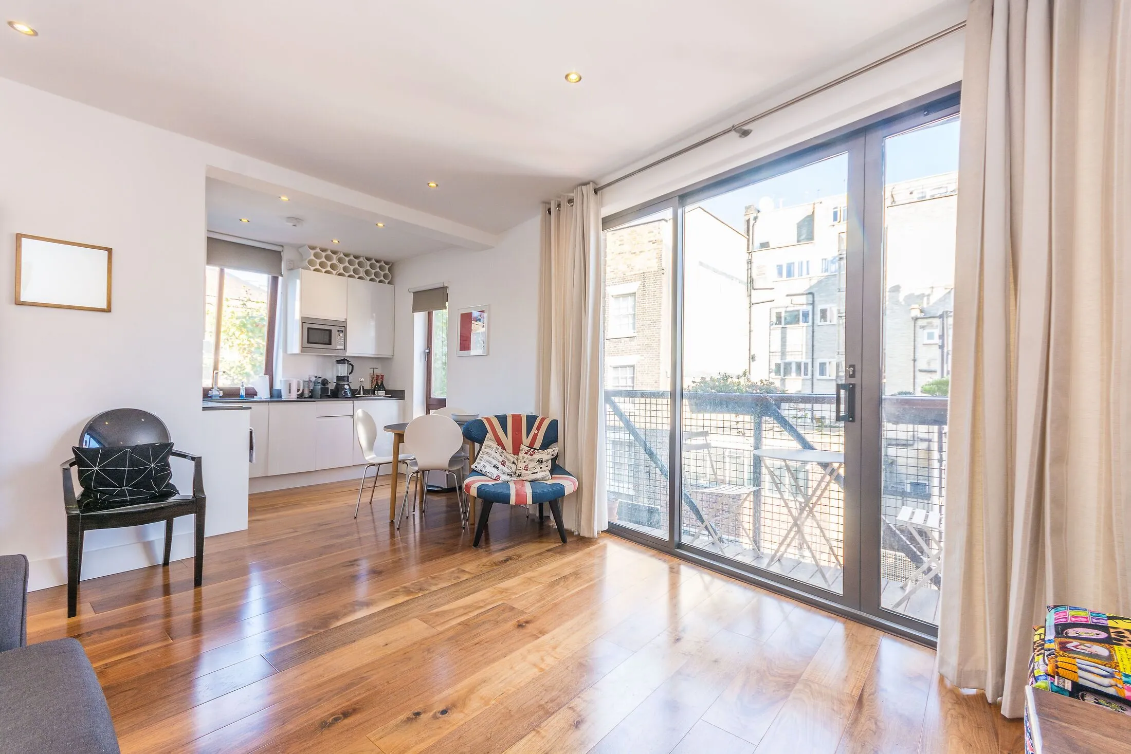 Flat Goodge Street in Greater London
