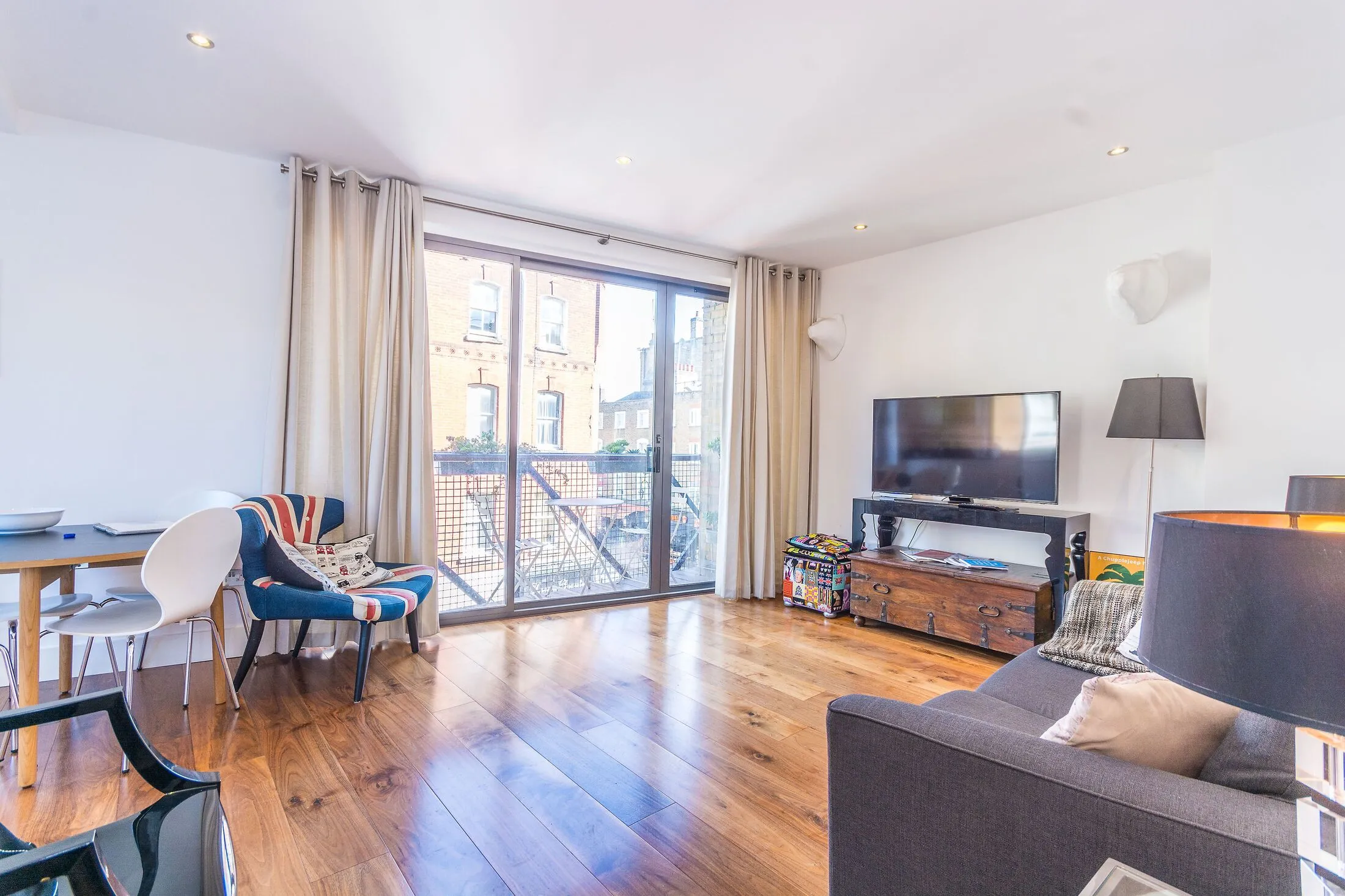 Flat Goodge Street in Greater London