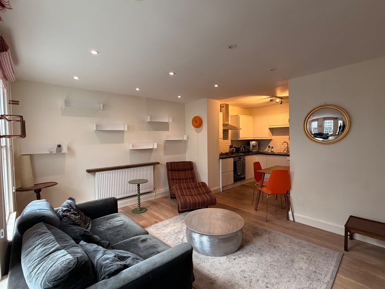 Flat Torriano Avenue in Greater London