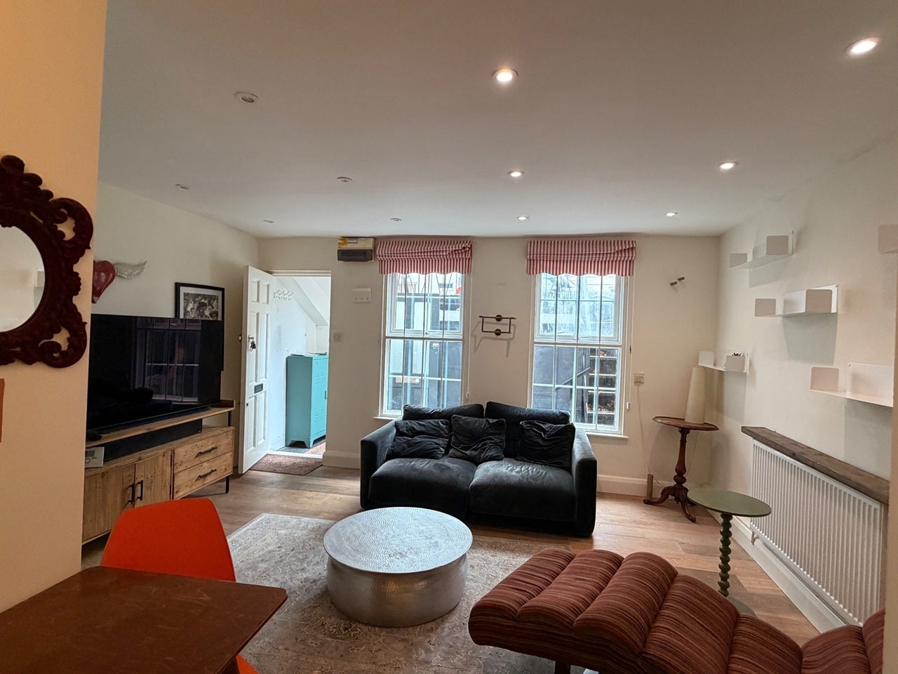 Flat Torriano Avenue in Greater London