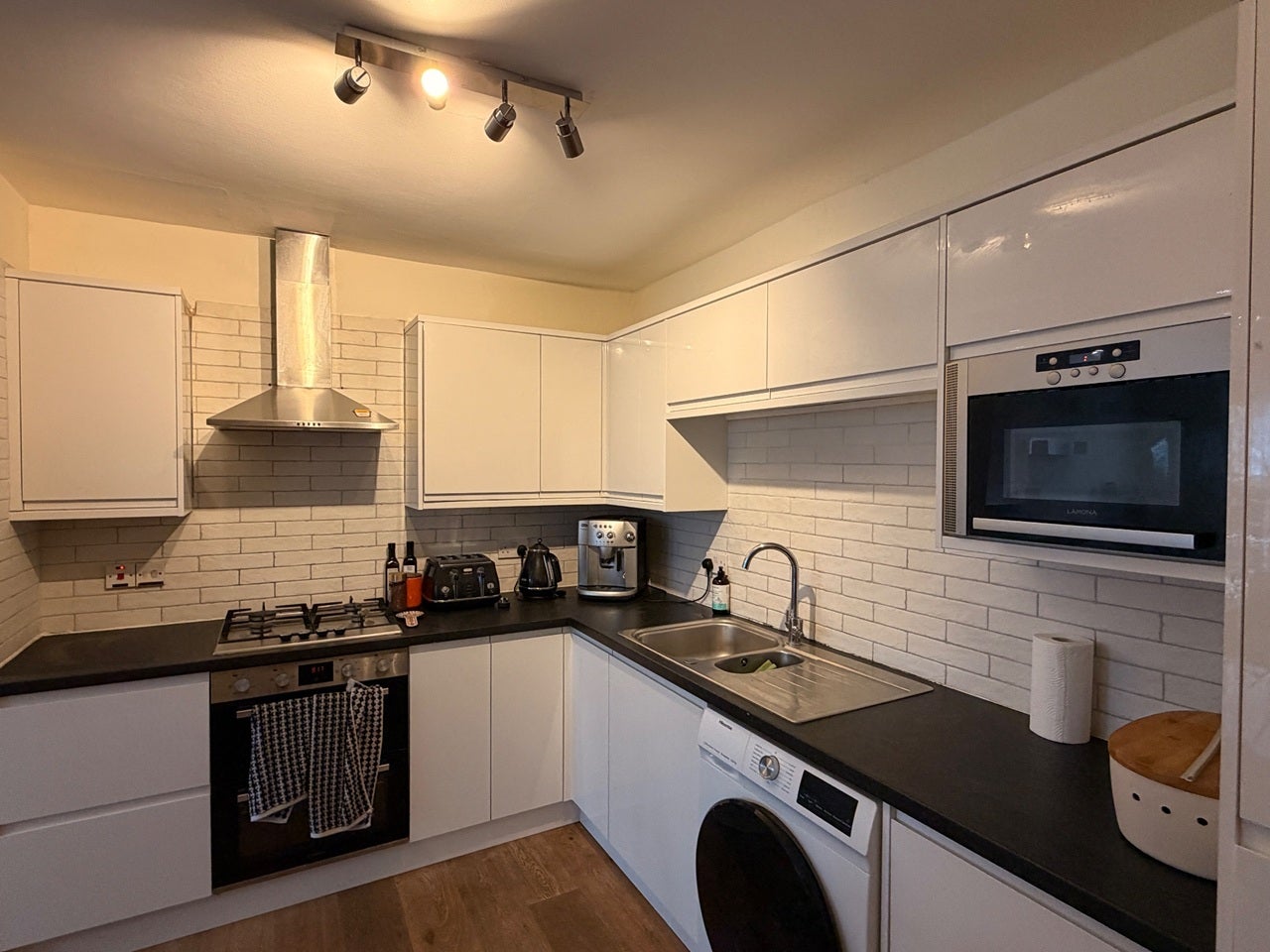 Flat Torriano Avenue in Greater London