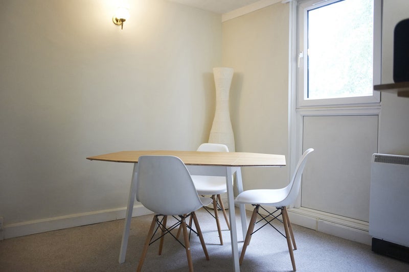 Flat Bakersfield in Greater London