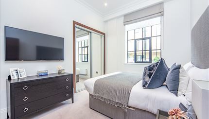 Flat Manbre Road in Greater London