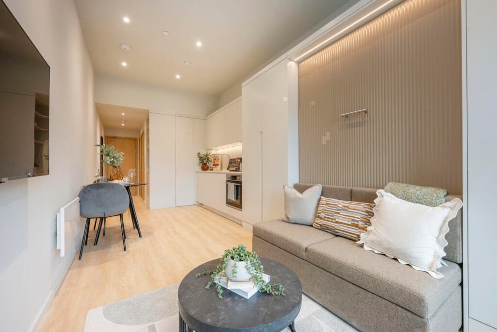 Flat Selsdon Way in Greater London