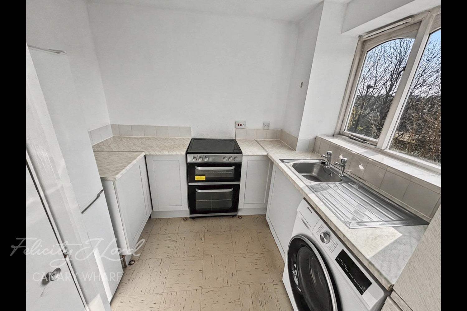 Flat Telegraph Place in Greater London