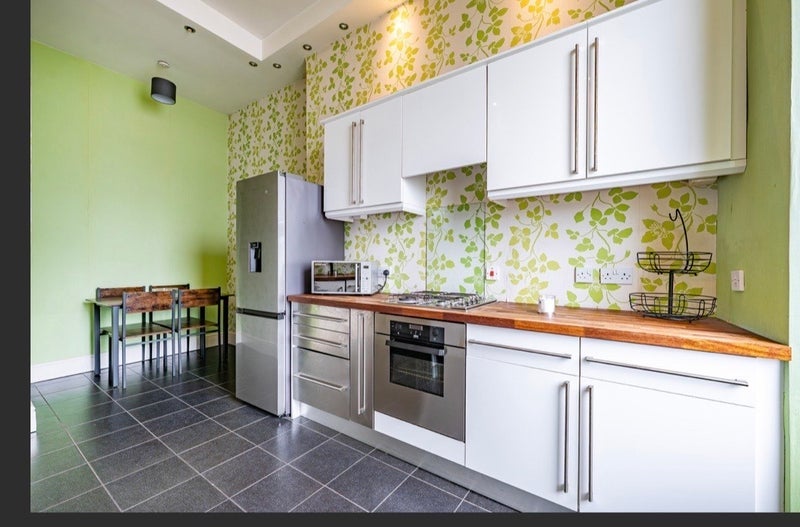 Room Onslow Drive in Glasgow