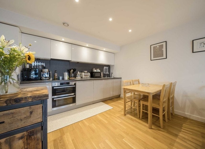 Flat Baltic Avenue in Greater London