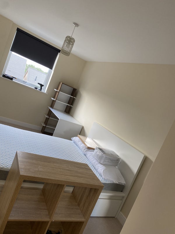 Room Auriol Way in Maidenhead