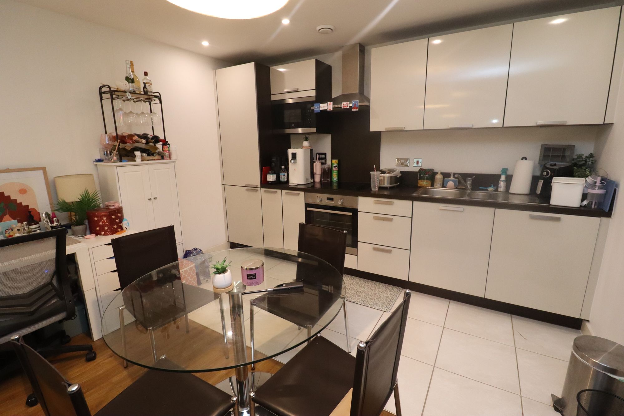 Flat Surrey Quays Road in Greater London
