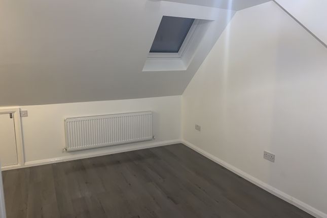 Flat Mandeville Road in Greater London