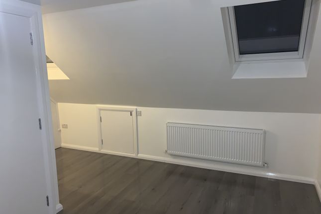 Flat Mandeville Road in Greater London