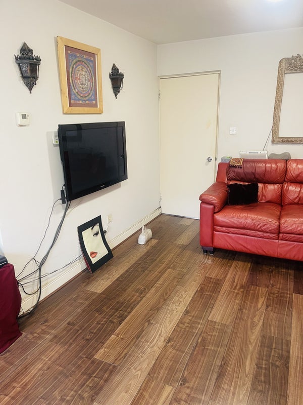 Room Tottenham Lane in Greater London