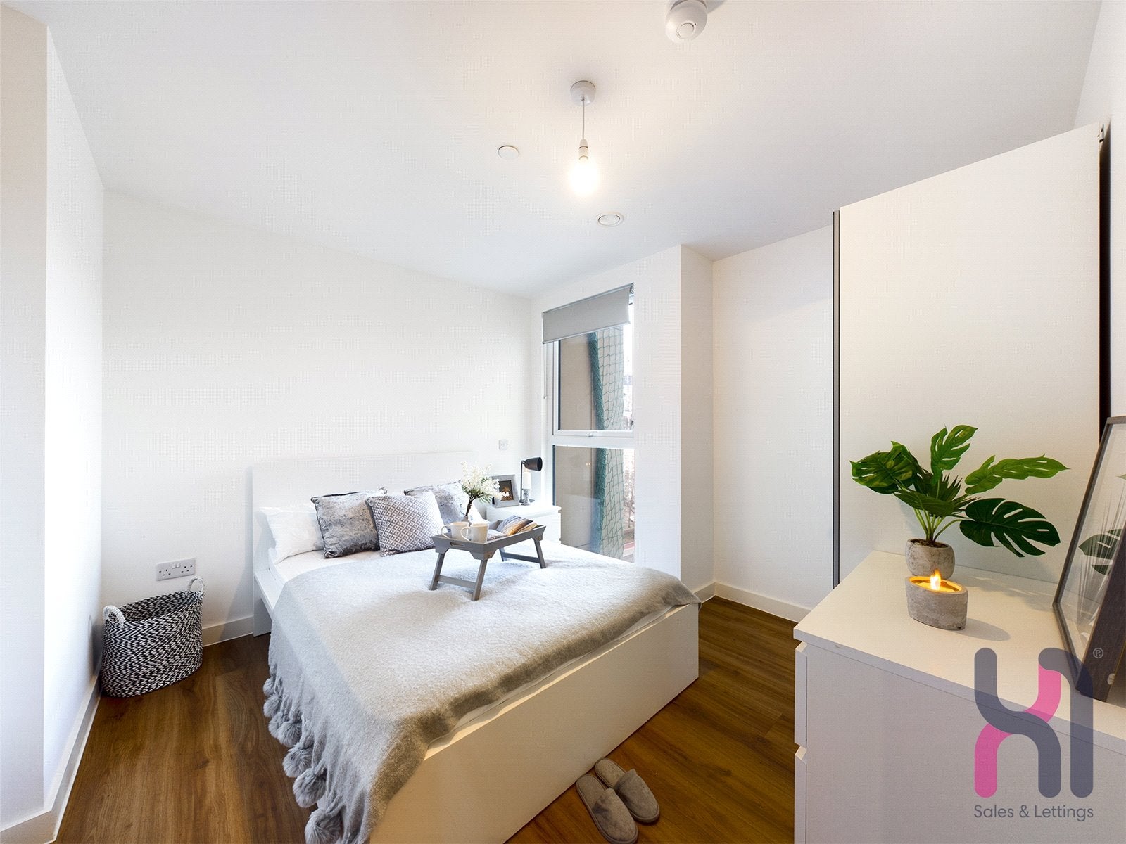 Flat Elmira Way in Salford