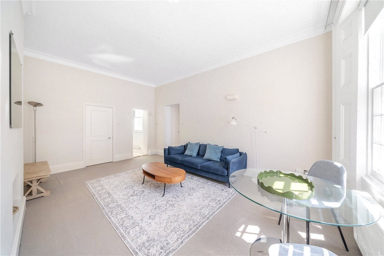 Flat Cornwall Gardens in Greater London