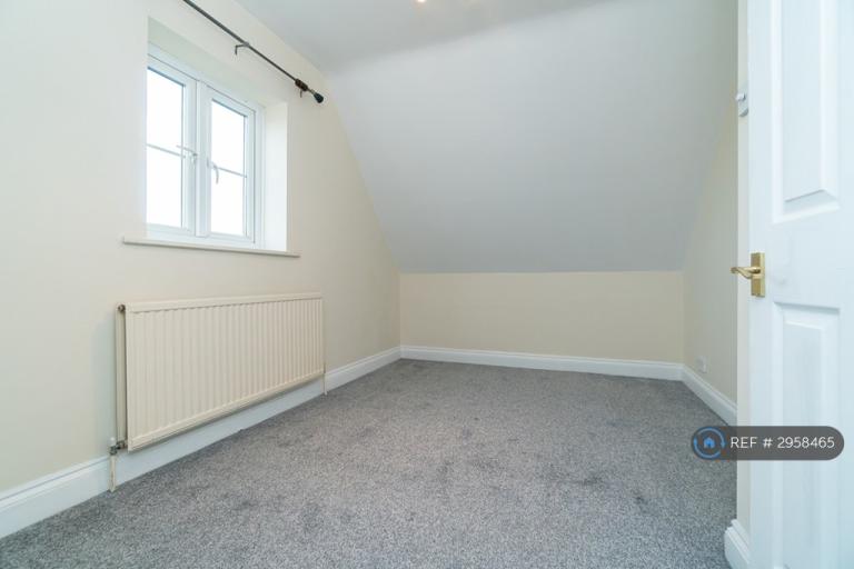 Flat Woodlands Road in Reigate and Banstead