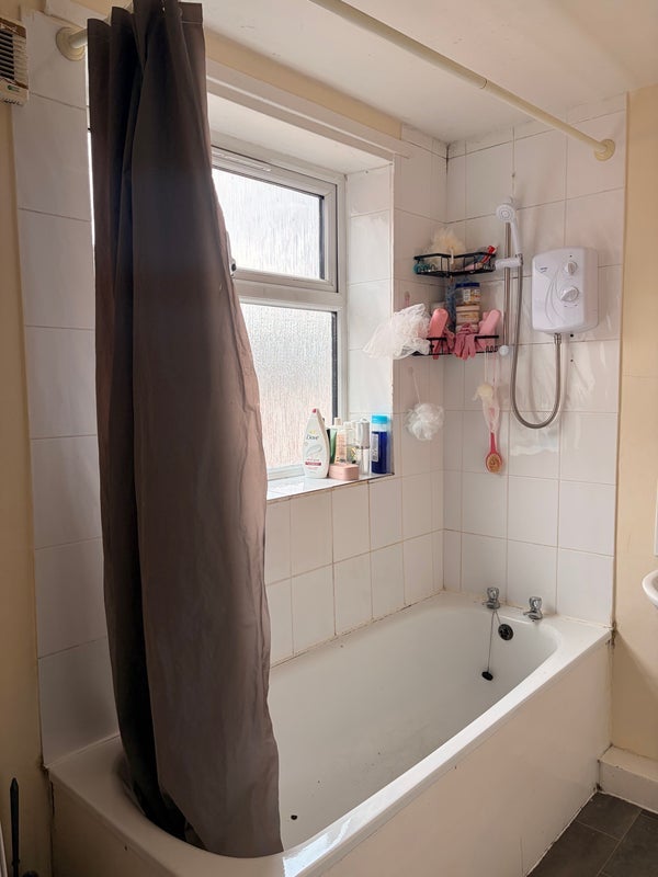 Room Ellesmere Road in Newcastle upon Tyne