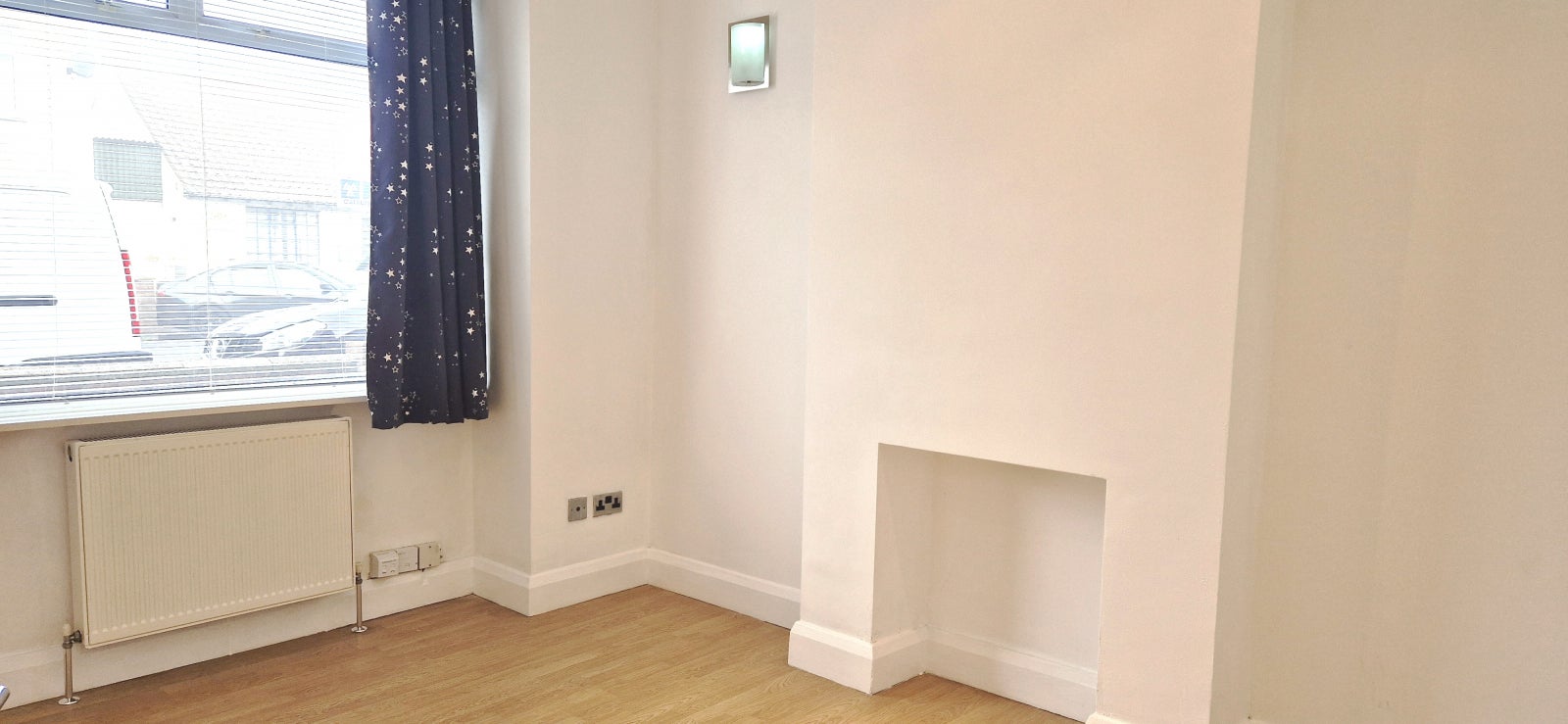 Flat Delamare Road in Cheshunt
