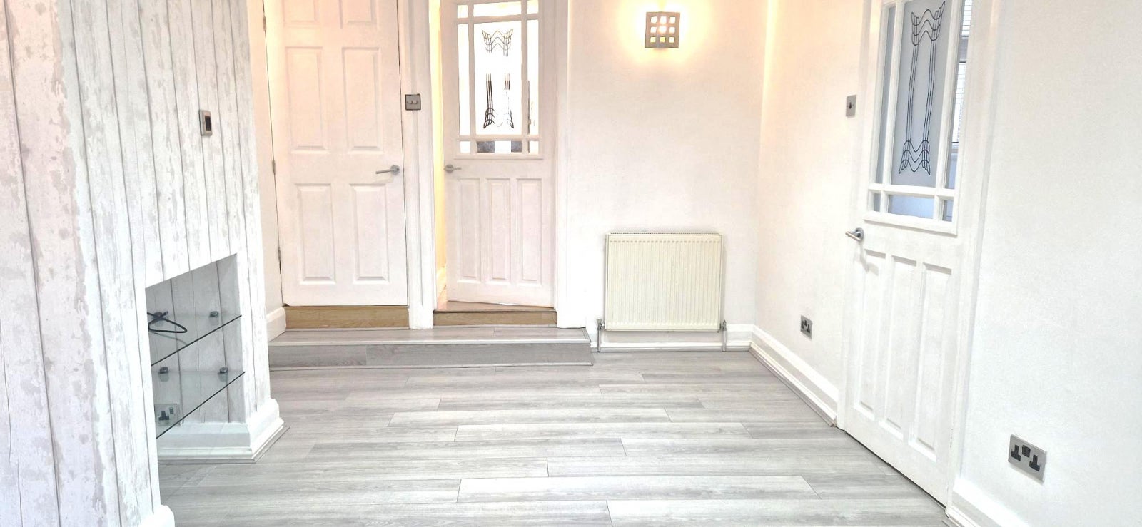 Flat Delamare Road in Cheshunt