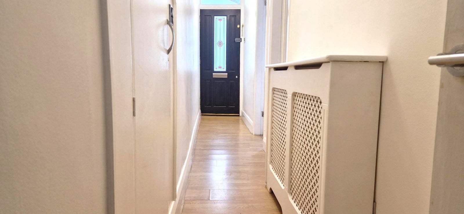 Flat Delamare Road in Cheshunt