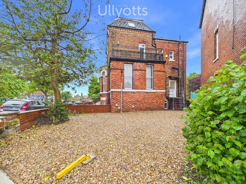 Flat Wycliffe Lane in Bridlington