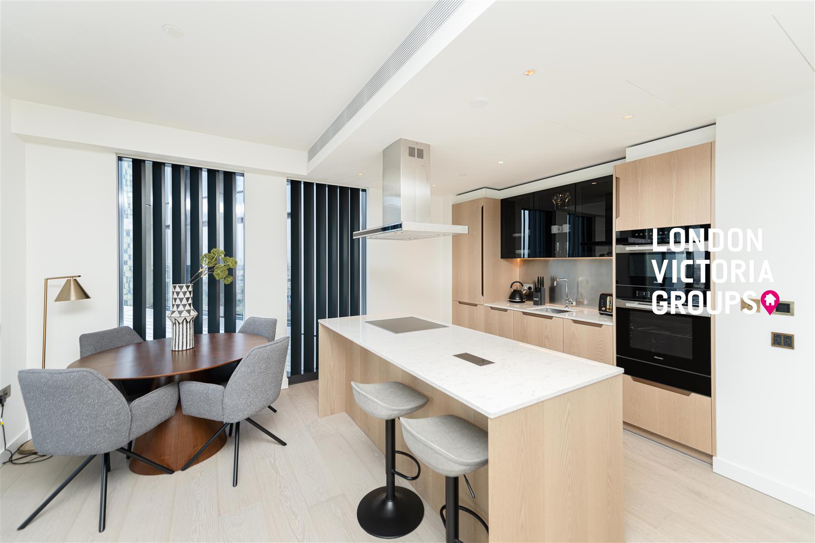 Flat Nine Elms Lane in Greater London