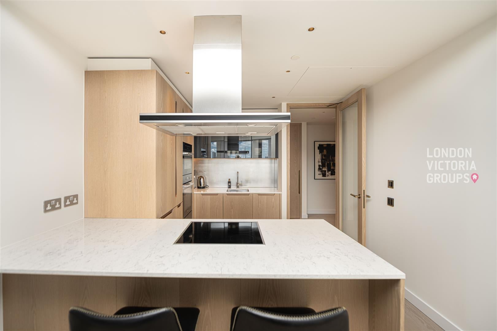 Flat Nine Elms Lane in Greater London