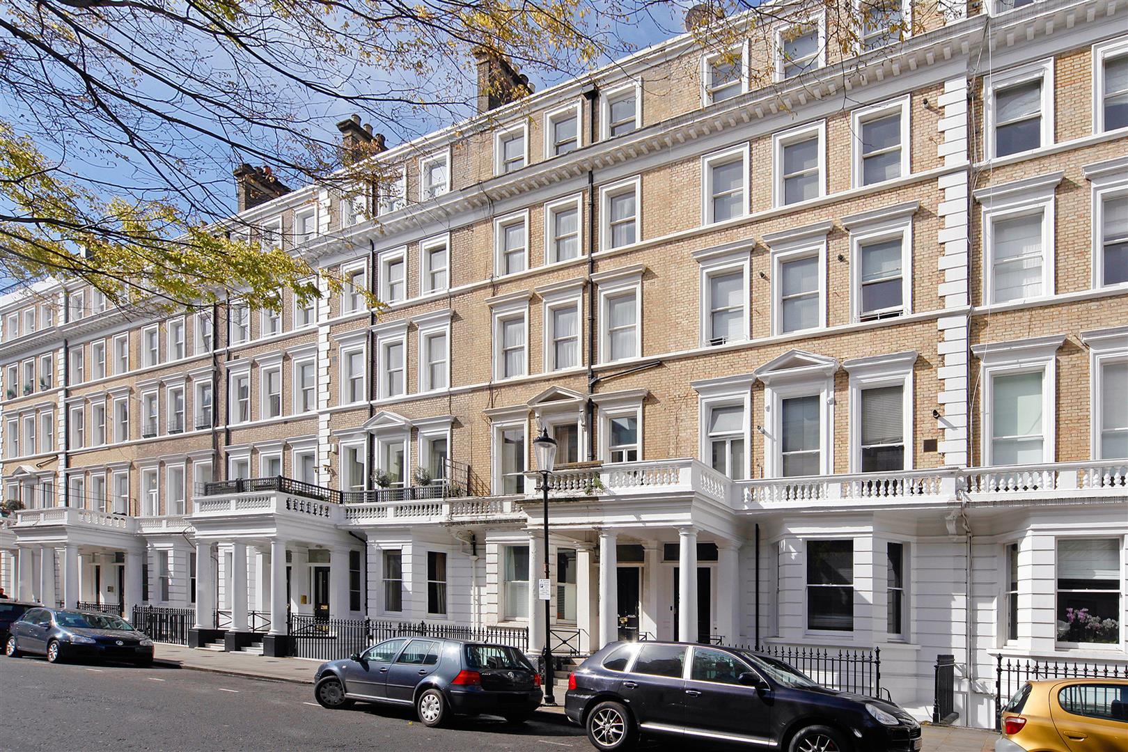 Flat Southwell Gardens in Greater London
