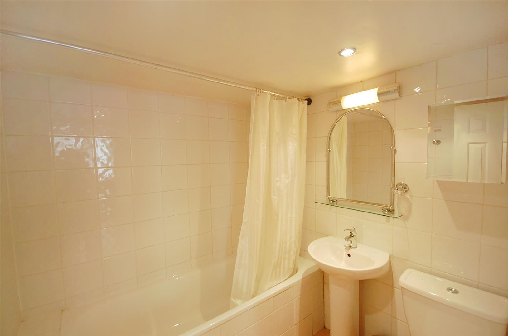 Flat Southwell Gardens in Greater London