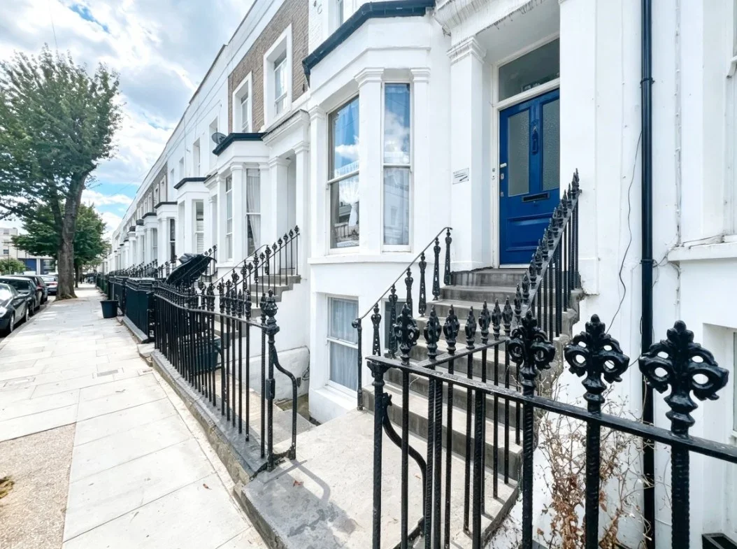 Flat Berriman Road in Greater London