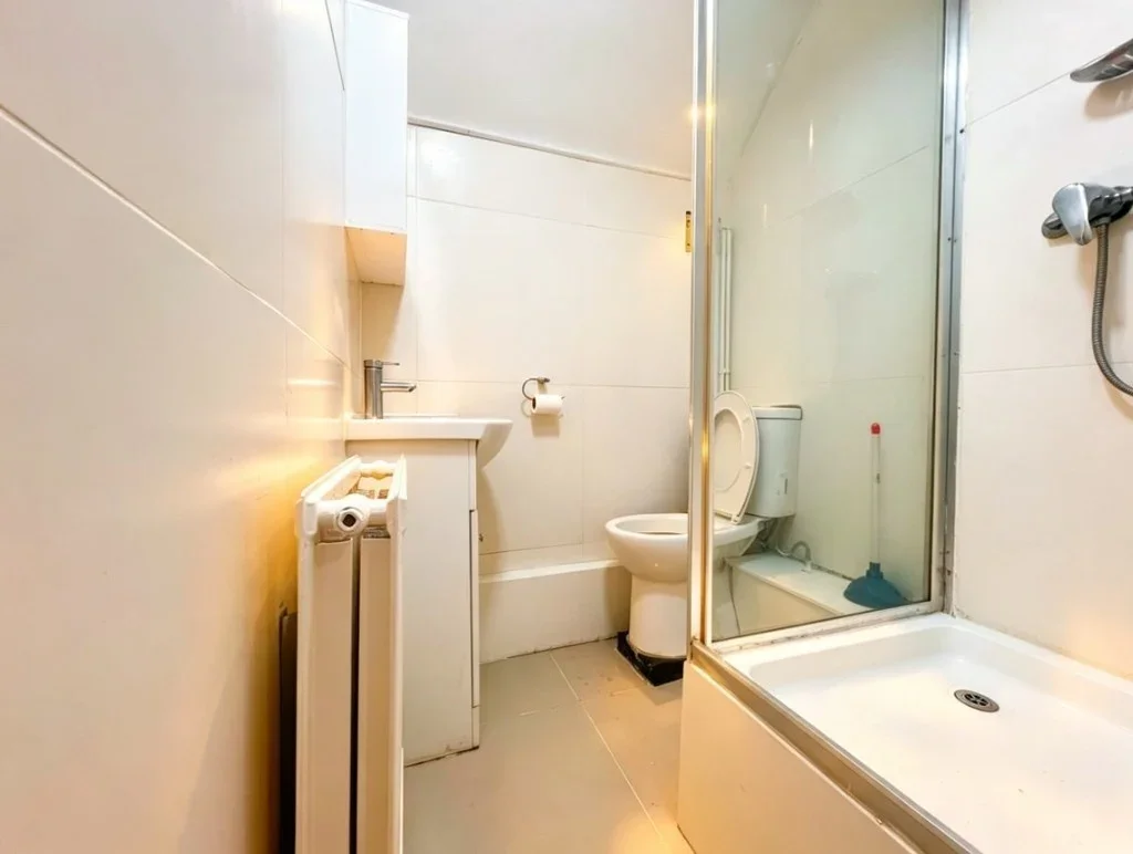 Flat Berriman Road in Greater London