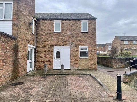 House Brockles Mead in Harlow