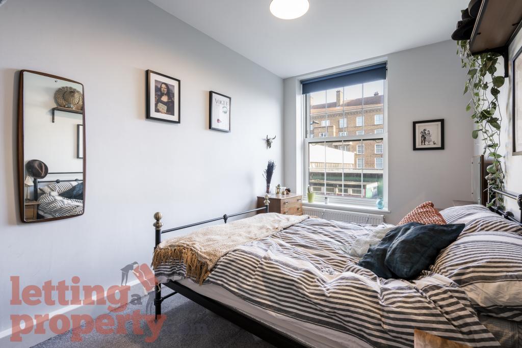 Flat Pembury Close in Greater London