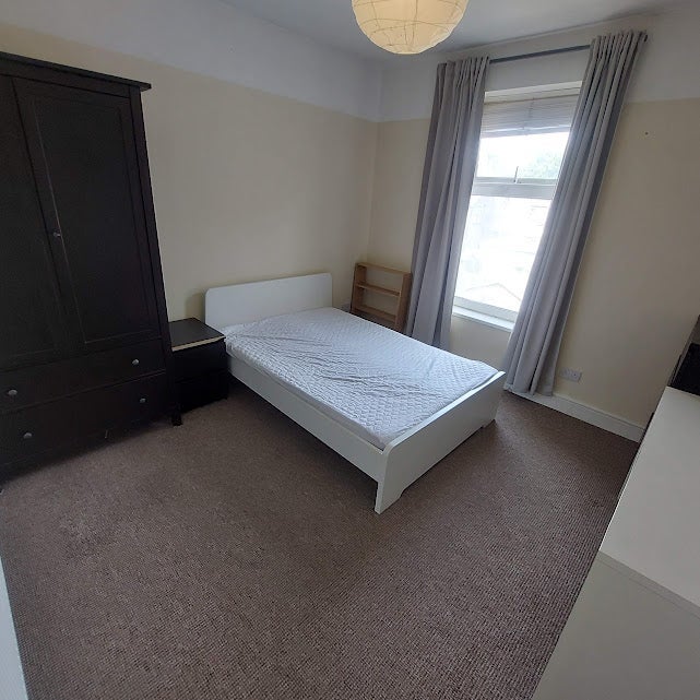 Room Eclipse Street in Cardiff