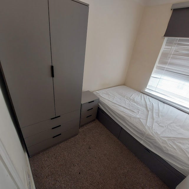 Room Eclipse Street in Cardiff
