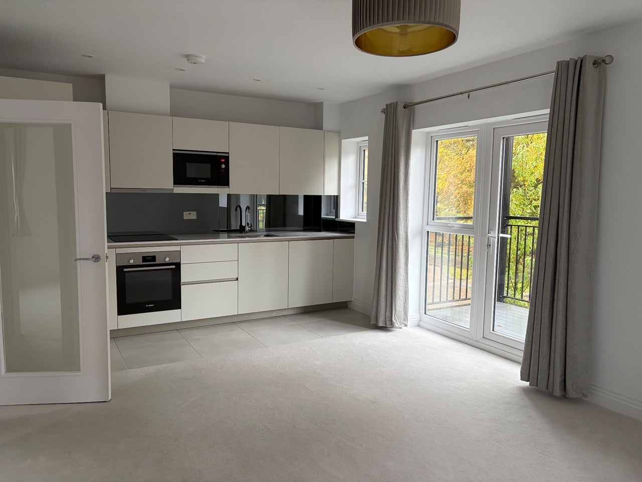Flat Aspen Road in High Wycombe