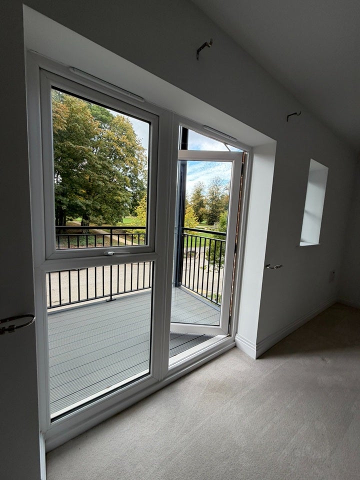 Flat Aspen Road in High Wycombe
