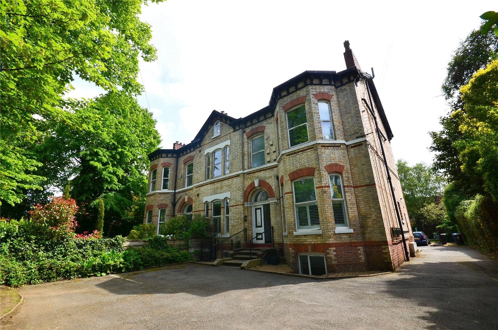 Flat Palatine Road in Manchester