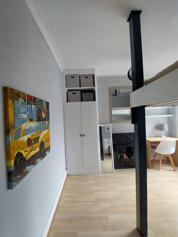 Room Hitcham Road in Greater London